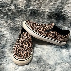 Size 8, cheetah print